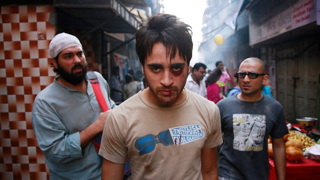 Delhi Belly (2011) A bold dark comedy that redefined Hindi humour, Delhi Belly follows three roommates caught in a dangerous smuggling mix-up. With quirky writing and edgy jokes, this film is a cult favourite. Why Watch: Fast-paced comedy, witty dialogues, and offbeat storytelling.